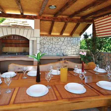 3 Bedroom Nice Home In Solin *