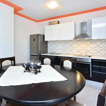 3 Bedroom In Solin Apartament