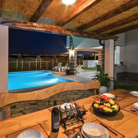 3 Bedroom In Solin *