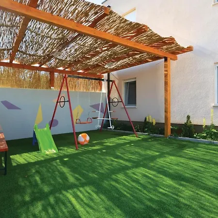 3 Bedroom In Solin *